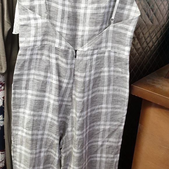 Cute capri jumpsuit - Picture 3 of 3